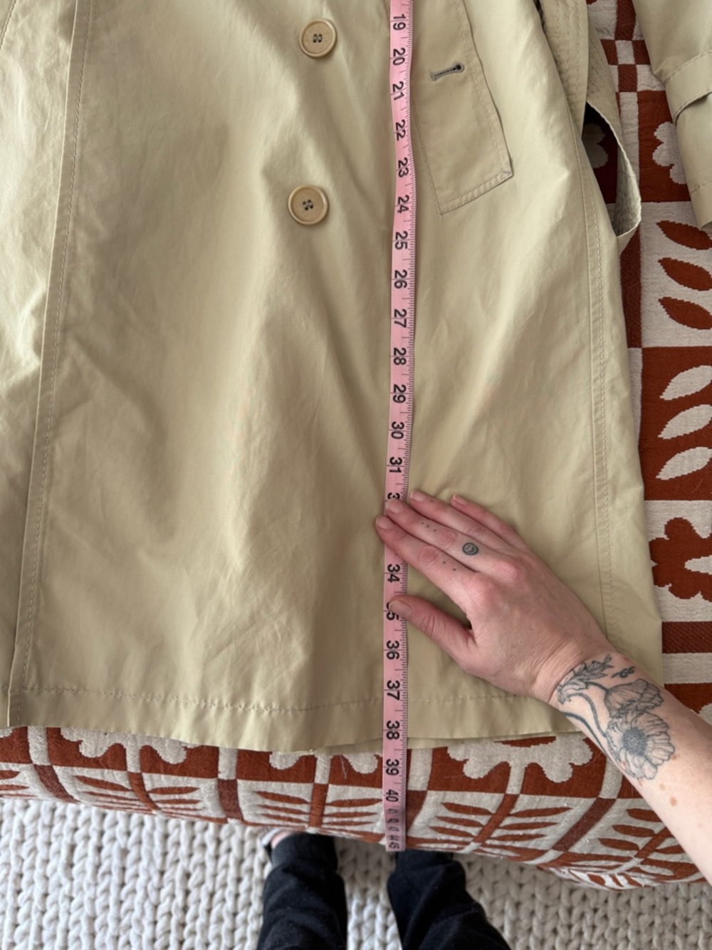 Authentic Burberry Beige Classic Trench Coat - Picture 5 of 15